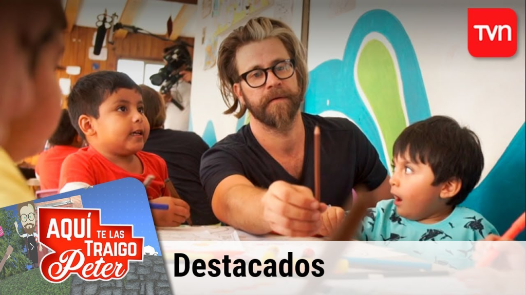 Still from the Chilean television programme Aqui Te Traigo Peter showing the host with two children